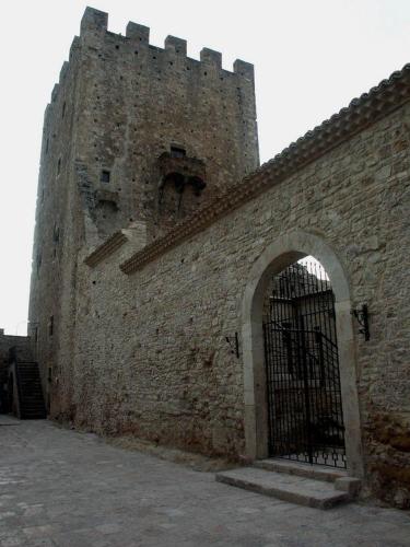 Castel di Pietra in Marina Di Montenero