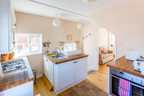 5 Coastguard Cottages - image 5