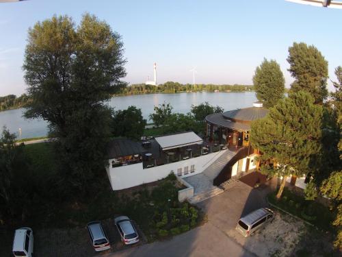 River Lodge - image 5