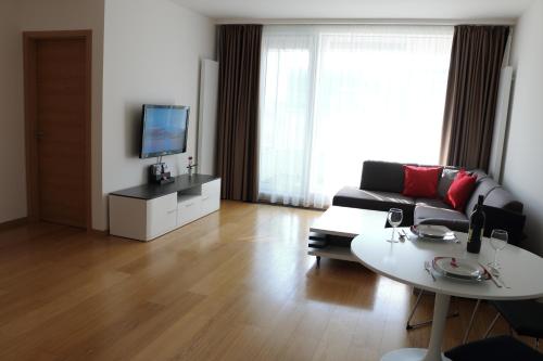 Panorama City Apartment with Free Parking, Bratislava