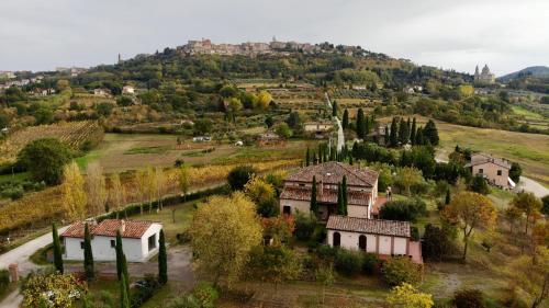  Il Palazzo dei Diavoli, Montepulciano bei SantʼAmbrogio