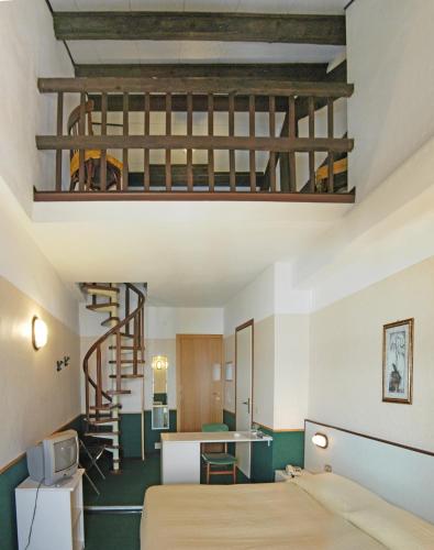 Hotel Eden Room Type - Family Room with Lake View - Split Level