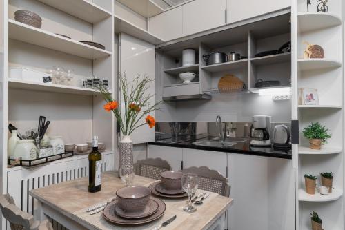 Athens Flower Apartment - image 3