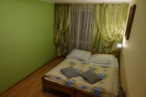 2 twin beds