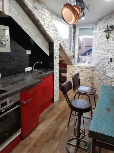 Tiny apartment on the roof touching Gibraltar in ลาลิเนียเดลาคอนเซพเซียน