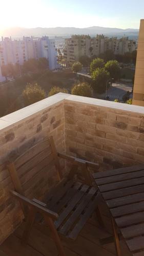 Tiny apartment on the roof touching Gibraltar in ลาลิเนียเดลาคอนเซพเซียน