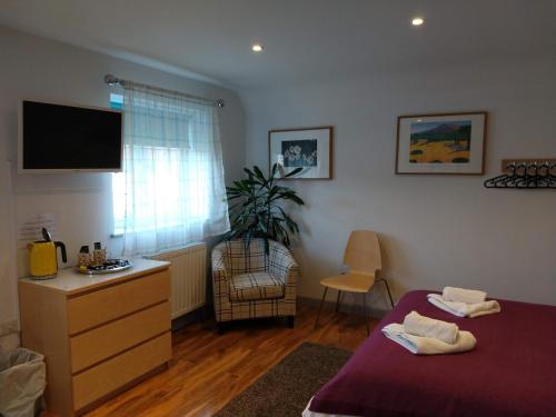 B - Simply Rooms 5
