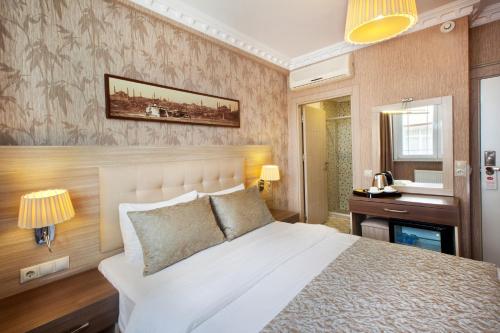 Standard Double Room image 8