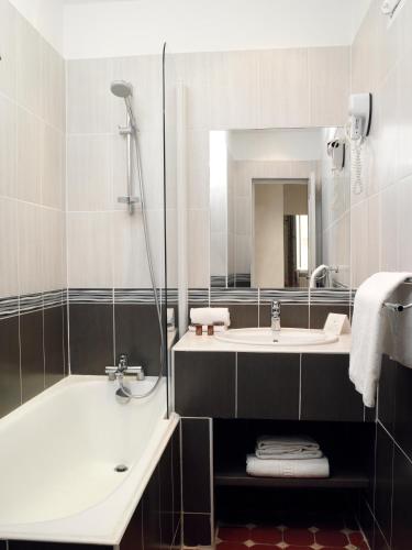Hotel Le Revest - image 5