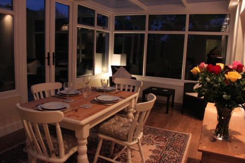 Instalaciones, Silhouette Cottage in Worcestershire