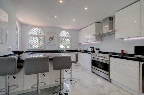 3 bed Modern House Marbella - Direct Pool Access