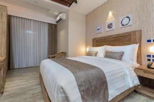 Super Deluxe Double with Ocean View and Balcony (Free Return Airport Transfer) image 10