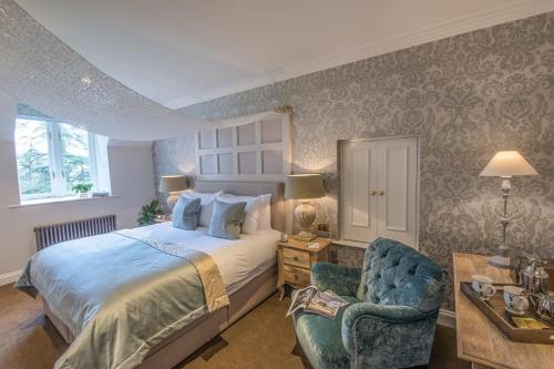 Forest Side Hotel - image 4