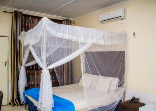 Rugems Executive Lodge - image 3