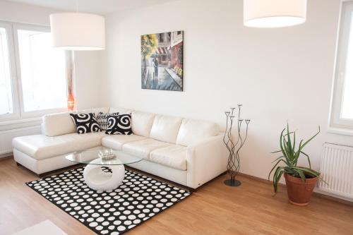 Prostorný 3 pokojový apartmán s dvěma terasami, Praha (fotografie 7)