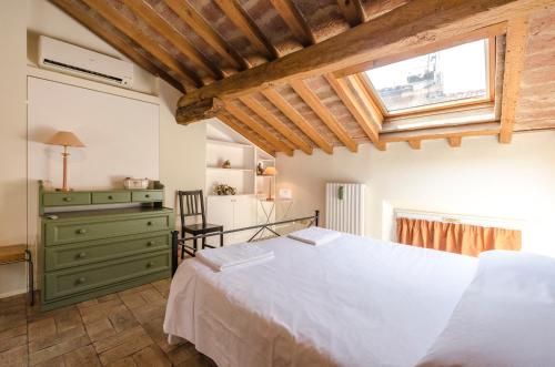 Altabella Panoramic Terrace Apartment, Bologna
