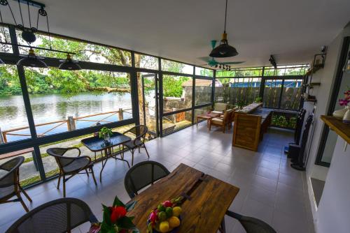 Étterem, La Paix Hue near Dieu De Pagoda