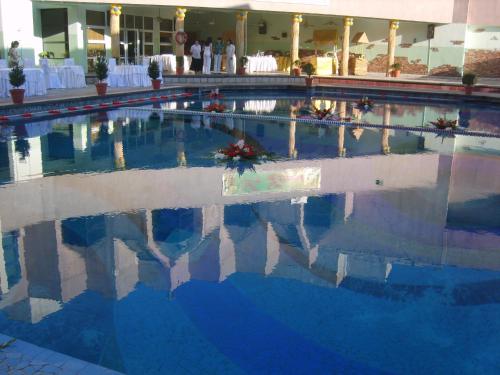 Swimmingpool, Le Grande PLAZA Tashkent in Tasjkent