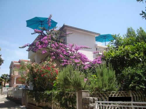  Apartments Pulek in Petrčane