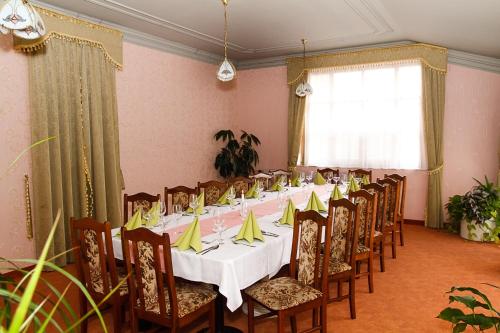 Restorāns, Zamecky penzion Kopecek in Rajec-Jestrebi