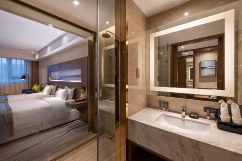 room detail thumbnail 2