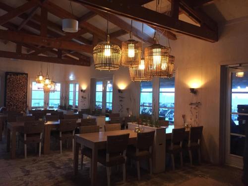 ห้องอาหาร, Ferienhaus Nordseeliebe in ชาเรนไดเคอ