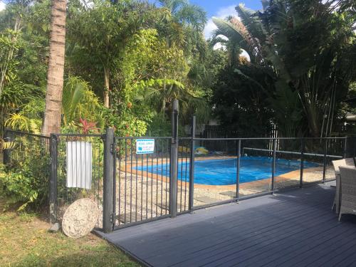 Heated Pool & Tropical Private Open Space, Trinity Beach (photo 3)