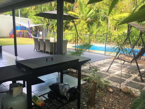 Heated Pool & Tropical Private Open Space, Trinity Beach (photo 5)