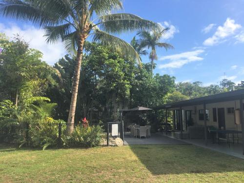 Heated Pool & Tropical Private Open Space, Trinity Beach (photo 10)