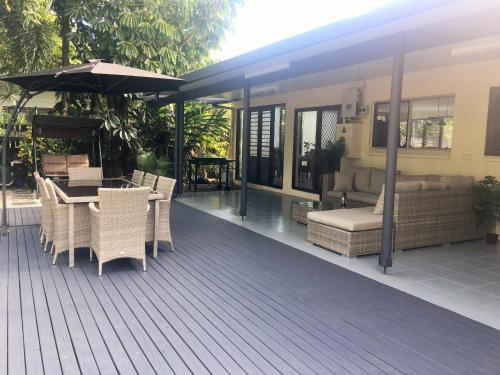 Heated Pool & Tropical Private Open Space, Trinity Beach (photo 4)