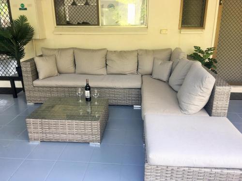 Heated Pool & Tropical Private Open Space, Trinity Beach (photo 6)