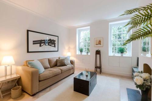 Spacious 1 Bedroom Apartment In The Heart Of Chelsea
