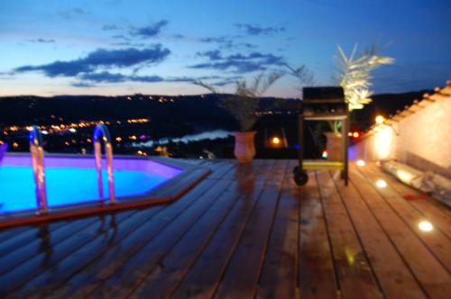 Peldbaseins, Villa Panoramique in Saint-Clair-du-Rhone (Rhone-Alpes)