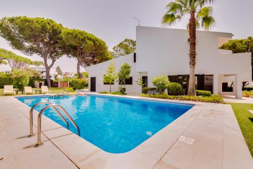 Villa HD - 4Bedrooms - Private pool - 15 minutes walking to Vilamoura Marina