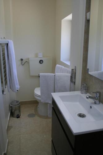 Family Suite with Balcony and Garden View image 5