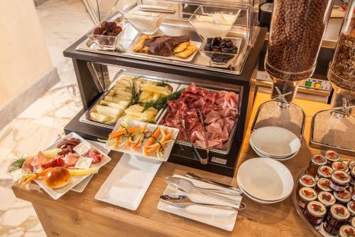 Floris Hotel - image 4