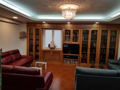 Koplietošanas atpūtas telpa ar TV, Hotel Camargo in Santa Cruz De Bezana