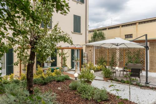 Pilastri Majestic Garden by Mmega, Florence (photo 2)