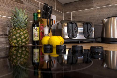 Accommodation Windsor Ltd - Lord Raglan House One Bedroom - image 13