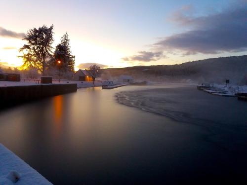 Цікаві місця поруч, Loch Ness Highland Cottages with partial Loch View in Інверморістон