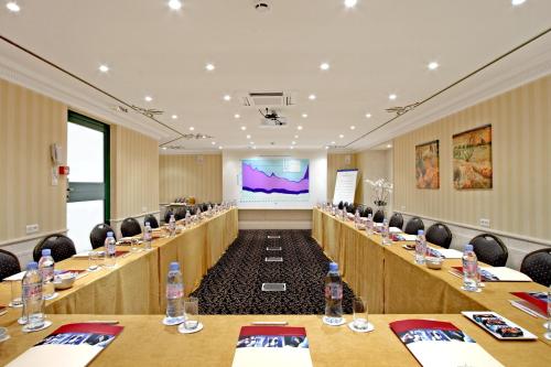 GOLDEN TULIP CANNES HOTEL de PARIS - image 11