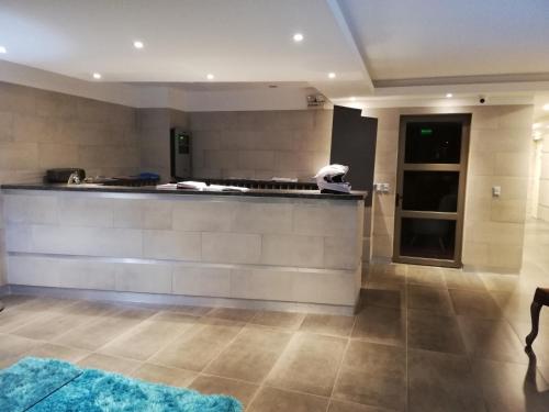 Depto Estudio 1811 Edificio Centro Blanco con estacionamiento in 特木科