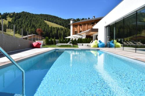 Hotel La Baita - Tap to explore photos