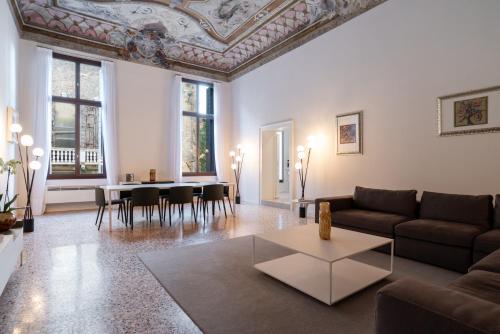 Palazzo Vendramin Costa, Venice