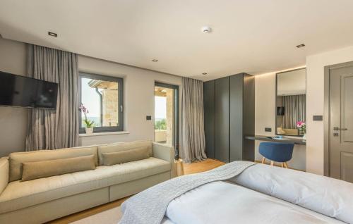 Exclusive Living Villas - image 7