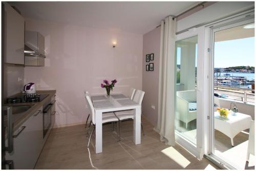 Apartments Silver Beauty, Rogoznica (photo 9)