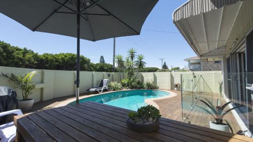 Barefoot in Lennox- Beachfront Pool