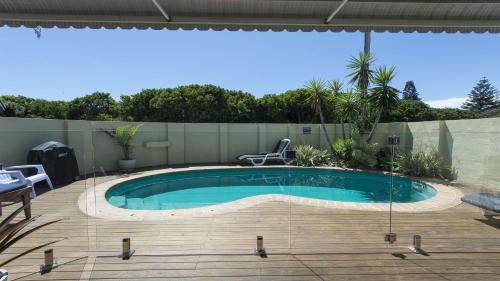 Barefoot in Lennox- Beachfront Pool