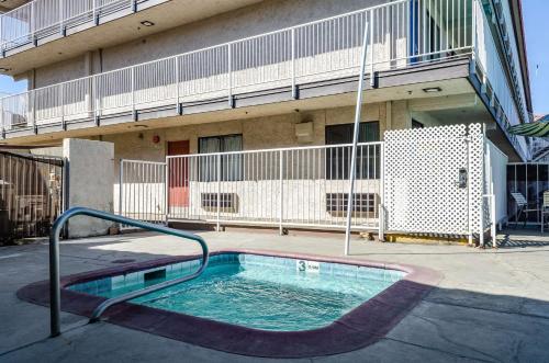 Studio 6-Fresno, CA - Extended Stay