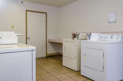 Studio 6-Fresno, CA - Extended Stay